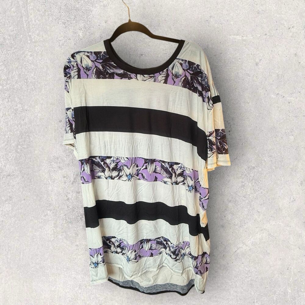LulaRoe Hudson 3XL Black And White Striped Purple Flower Short Sleeves NWT
